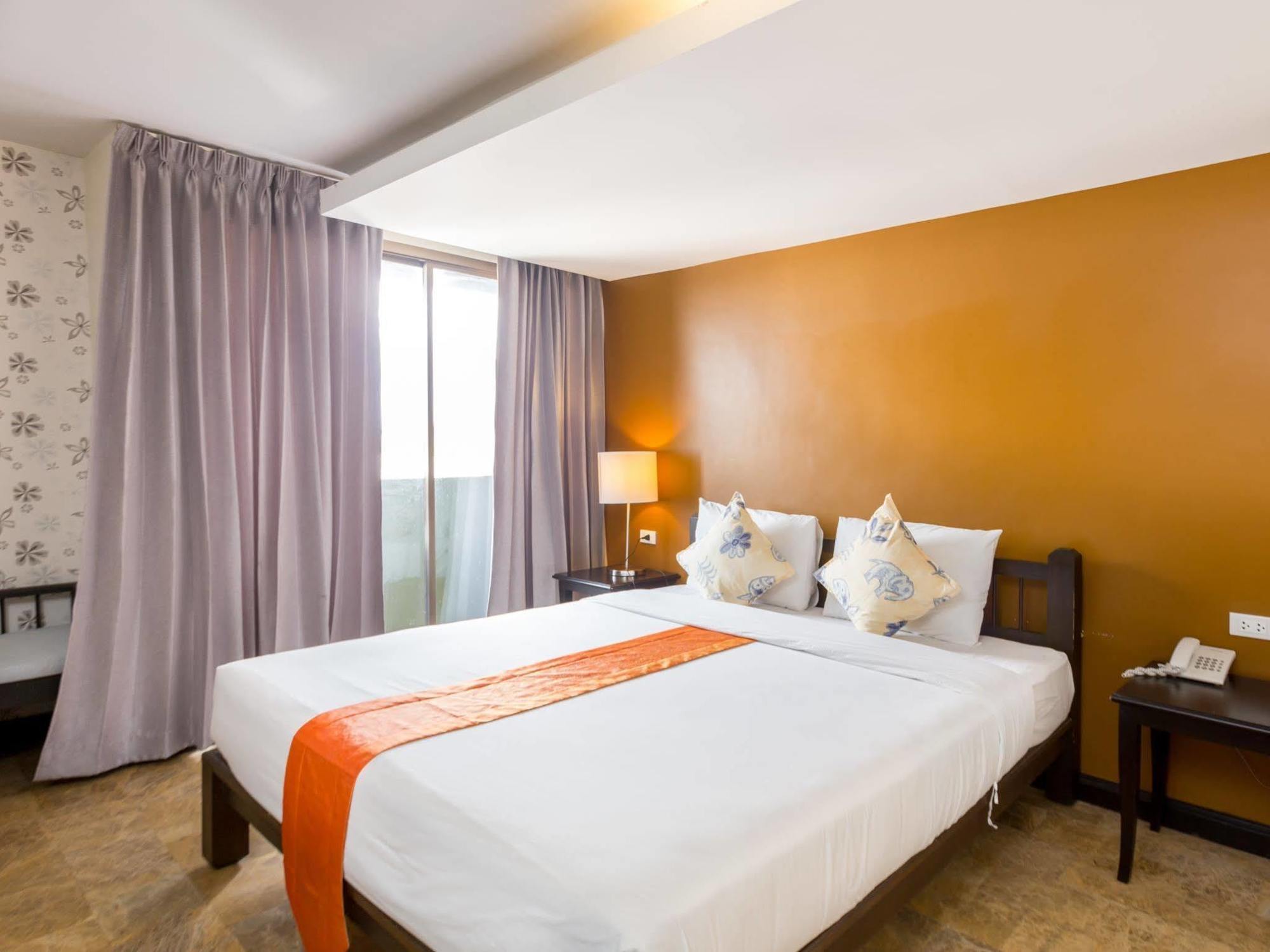 All Together Suite Hotel Banguecoque Exterior foto