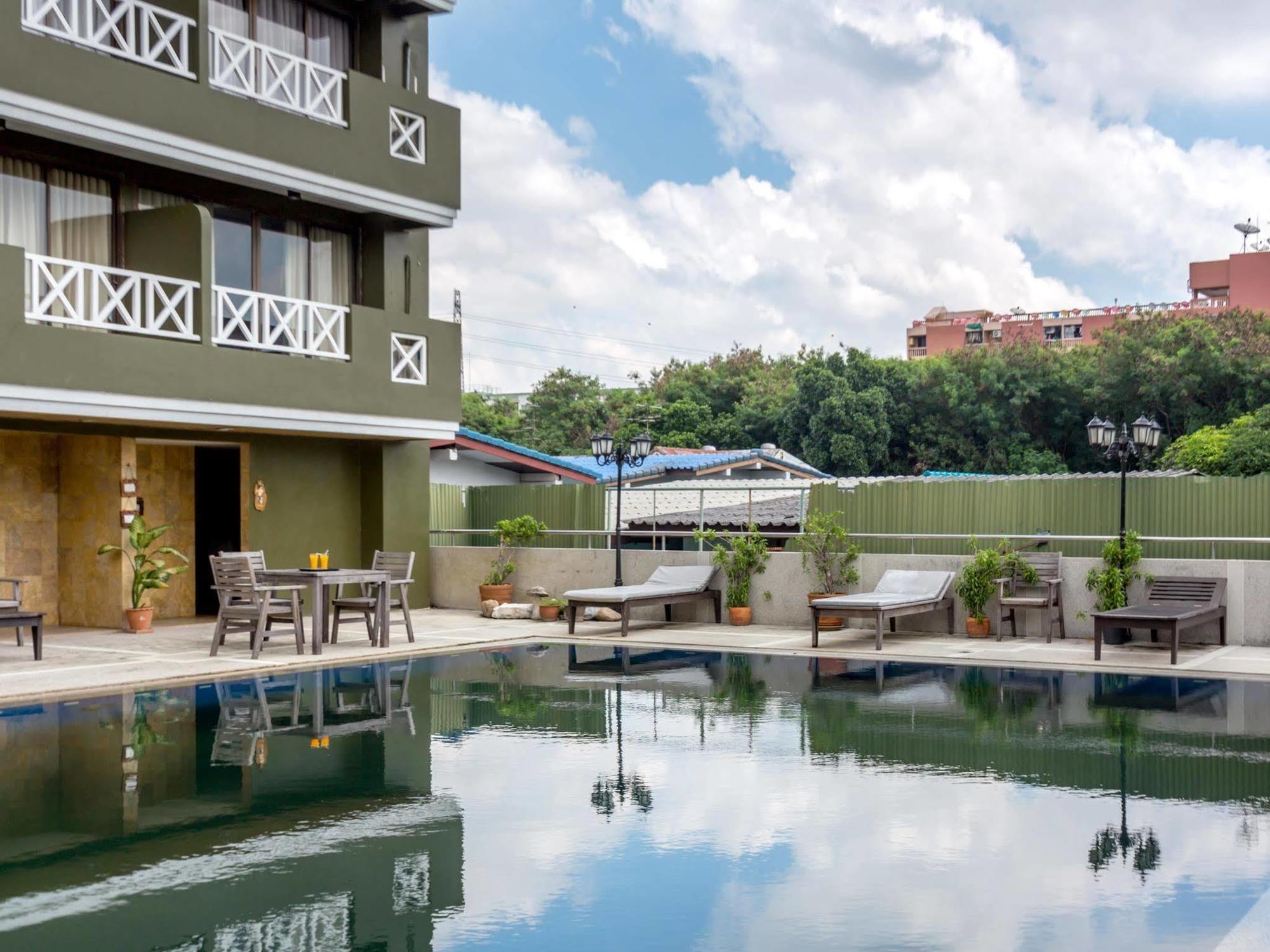 All Together Suite Hotel Banguecoque Exterior foto